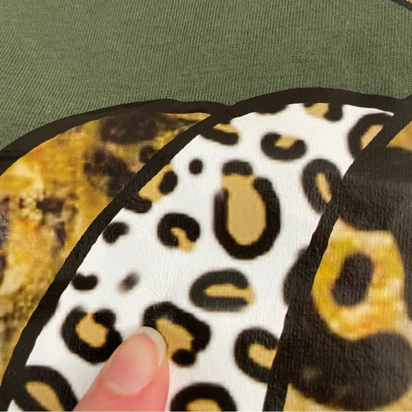 Leopard Print Pumpkin T Shirt Army Green Size Medium Unisex - Picture 9 of 9